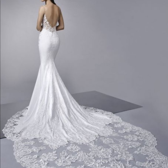 WEDDING DRESS - Picture 2 of 15